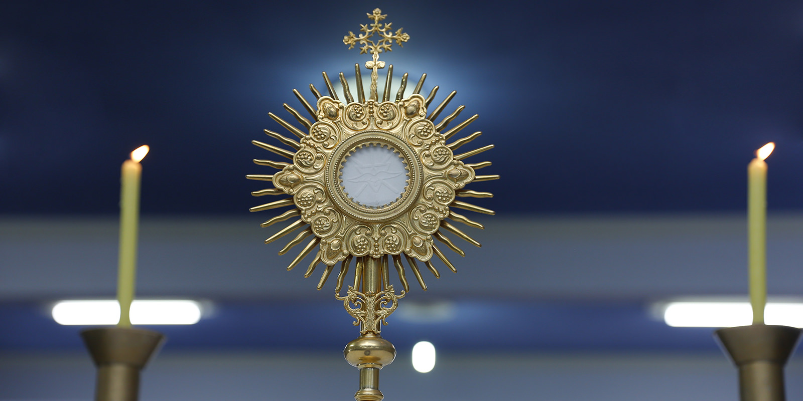 Ostensory adoration for the Blessed Sacrament